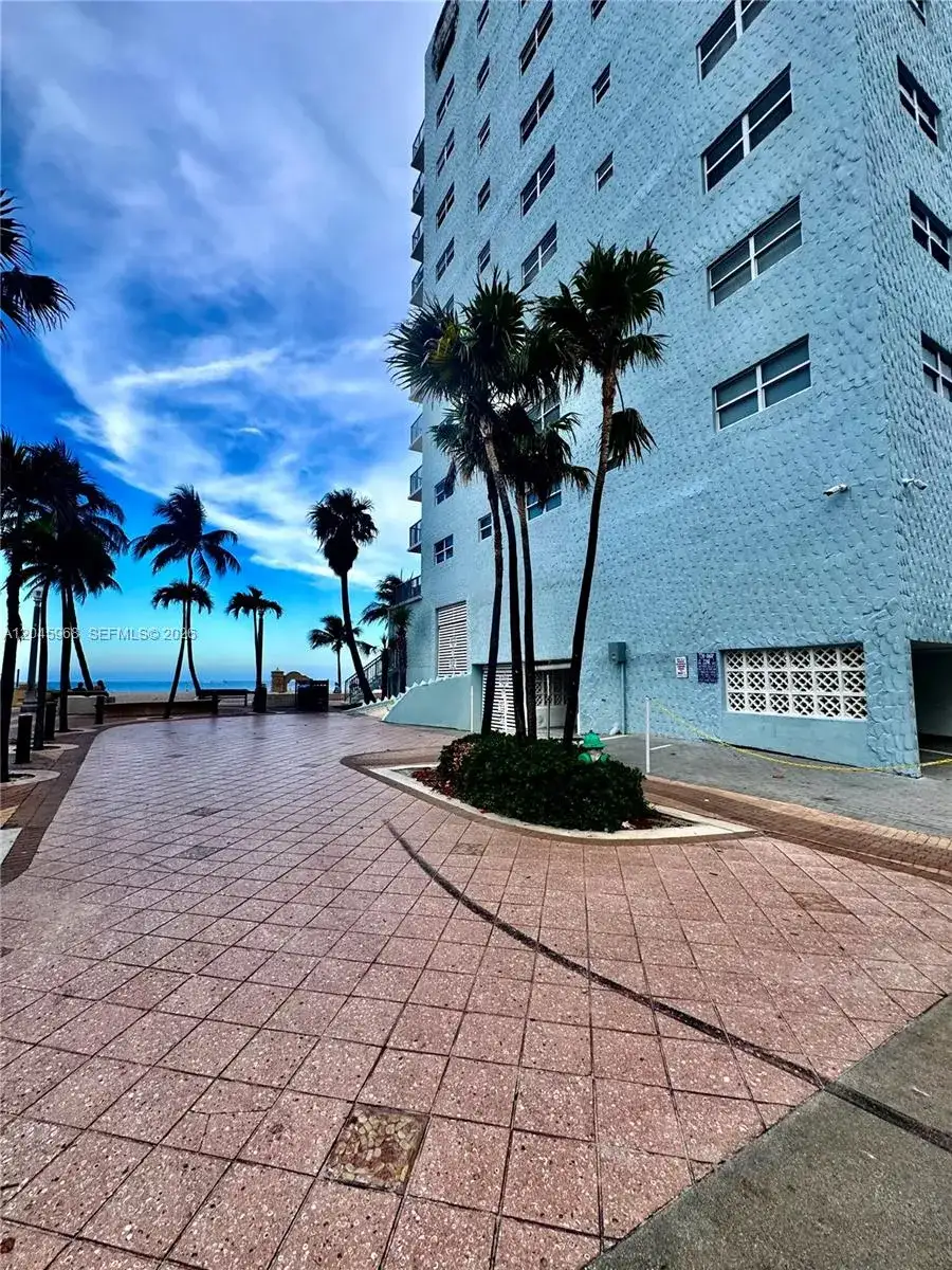 400 N Surf Rd, Hollywood FL 33019 photo 3