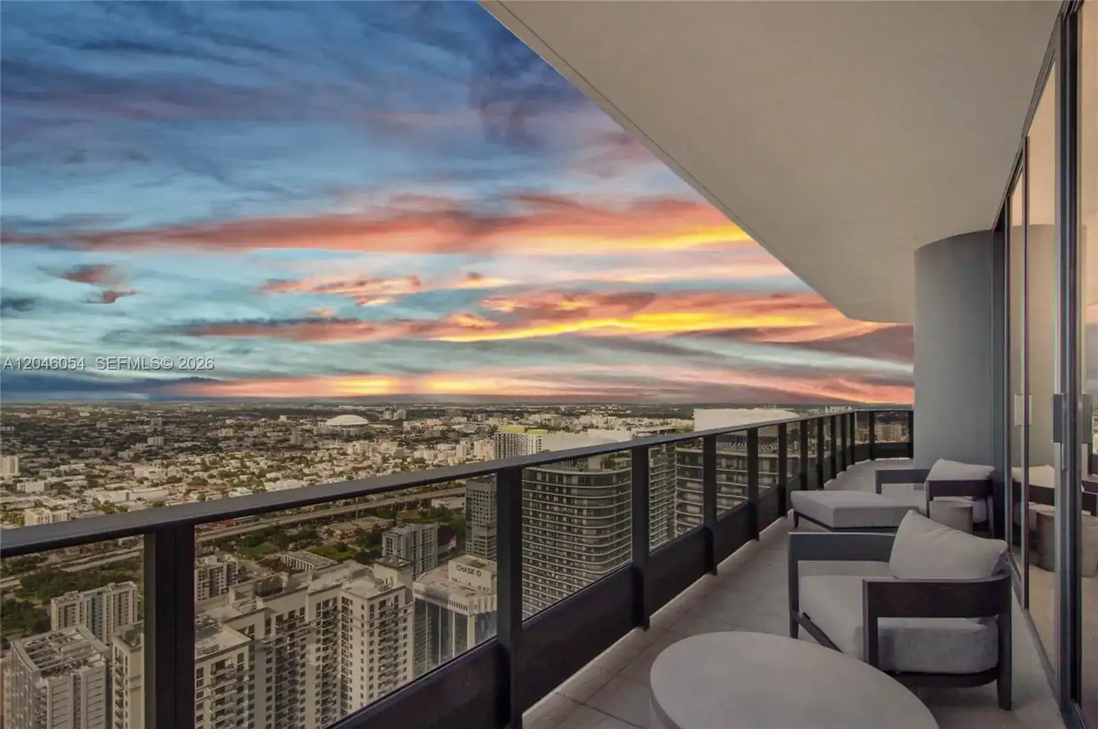 1000 Brickell Plz, Miami FL 33131 photo 2