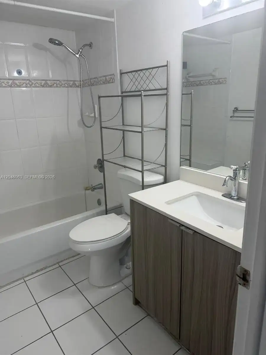 21 E 3rd St # 405, Hialeah FL 33010 photo 4