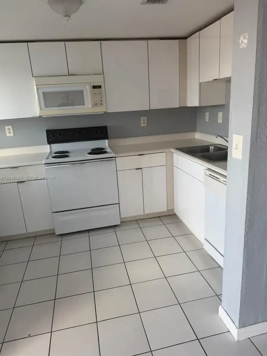 21 E 3rd St # 405, Hialeah FL 33010 photo 5