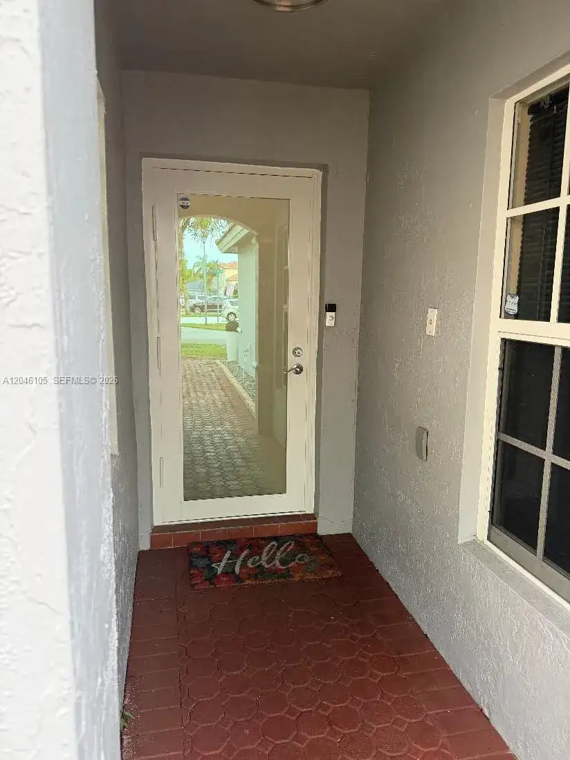 19554 NW 79th Pl, Hialeah FL 33015 photo 4