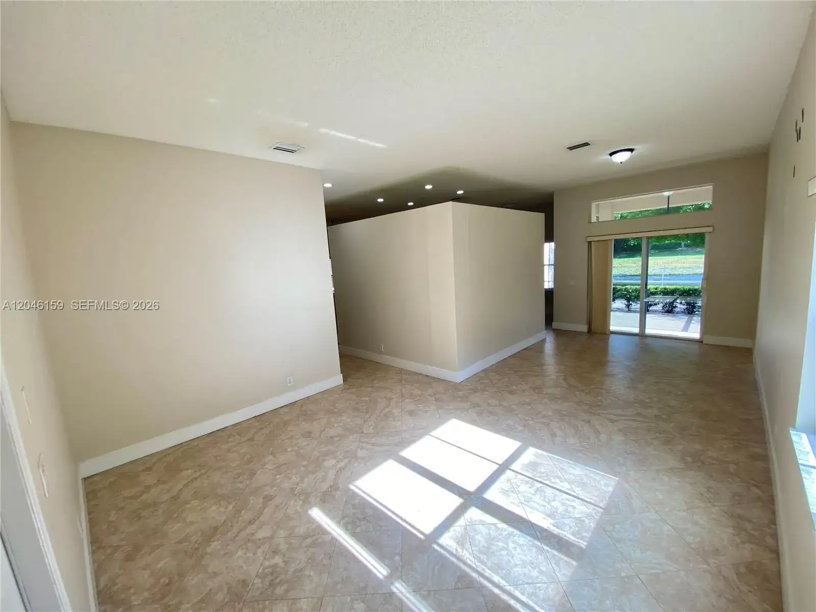 837 Tanglewood Cir, Weston FL 33327 photo 2