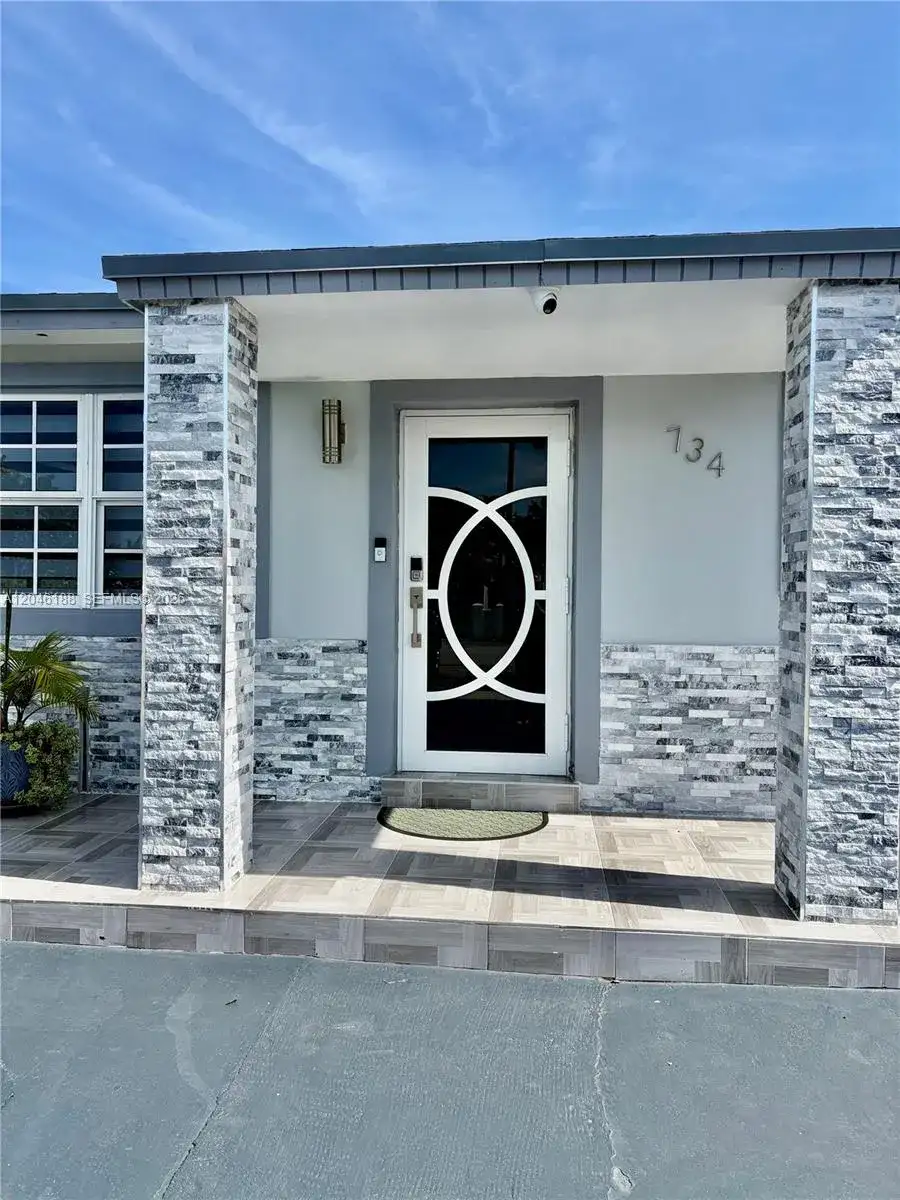 734 E 39th St, Hialeah FL 33013 photo 4