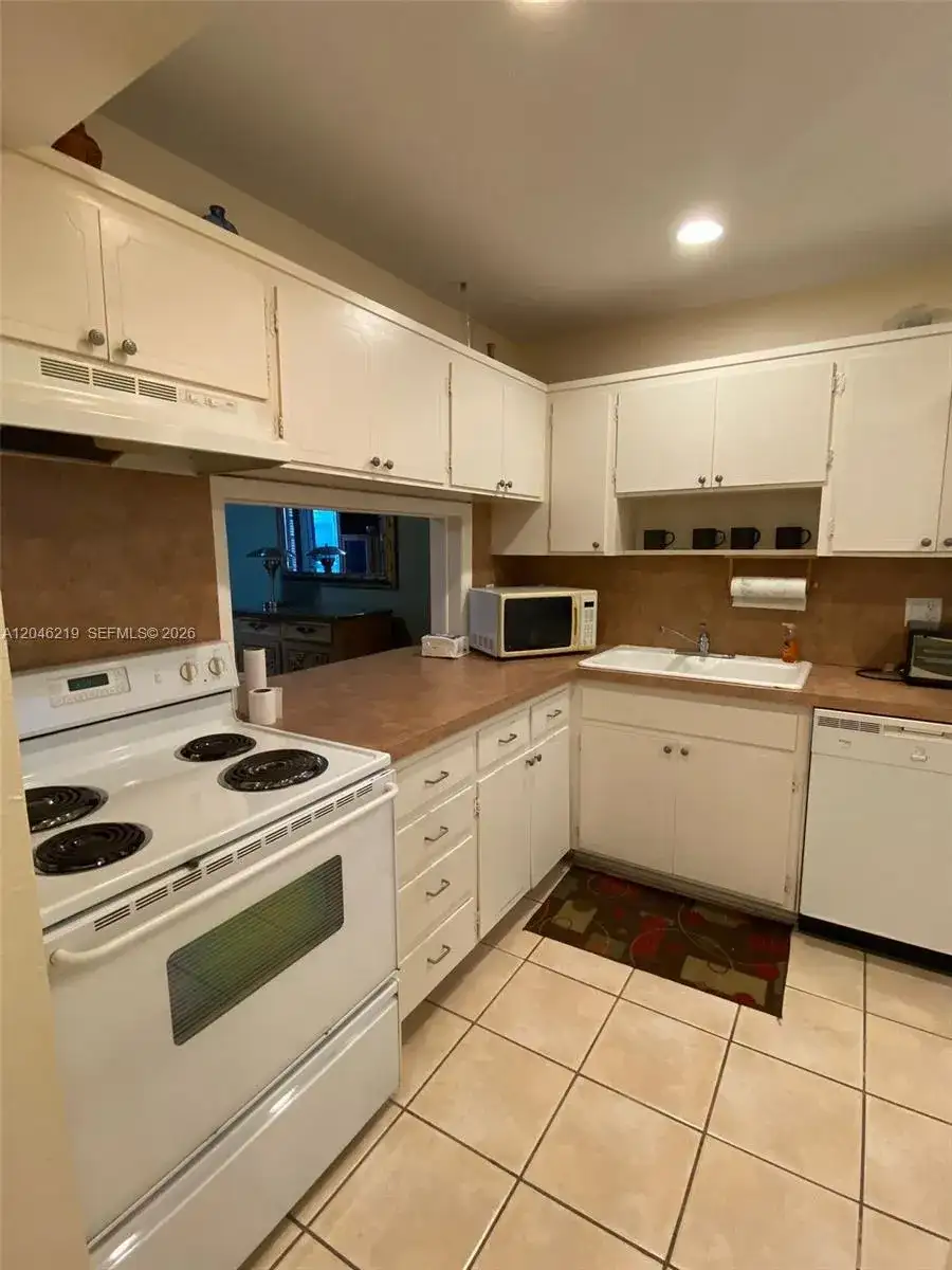 330 SE 2nd St # 403F, Hallandale Beach FL 33009 photo 3