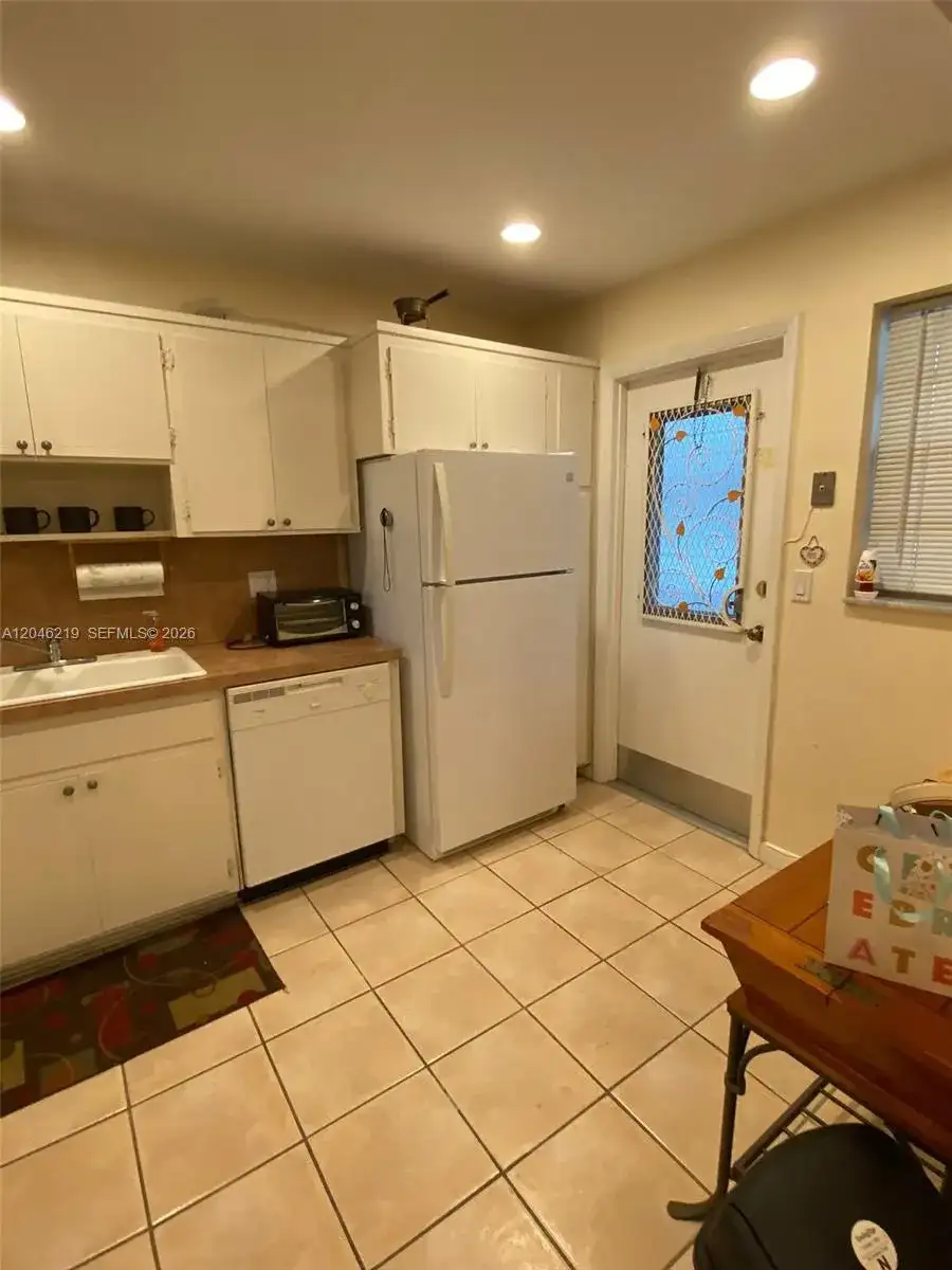 330 SE 2nd St # 403F, Hallandale Beach FL 33009 photo 4