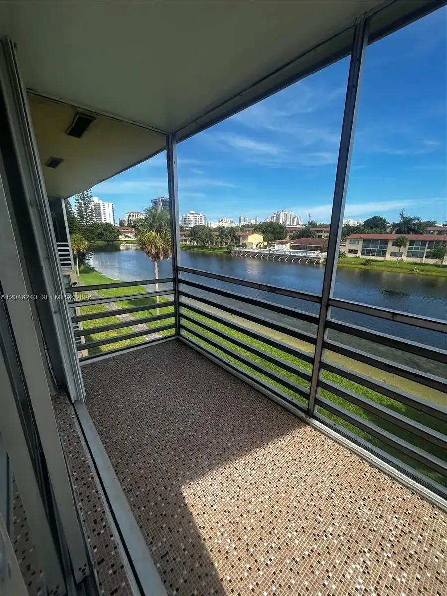 2880 NE 203rd St # B25, Aventura FL 33180 photo 3
