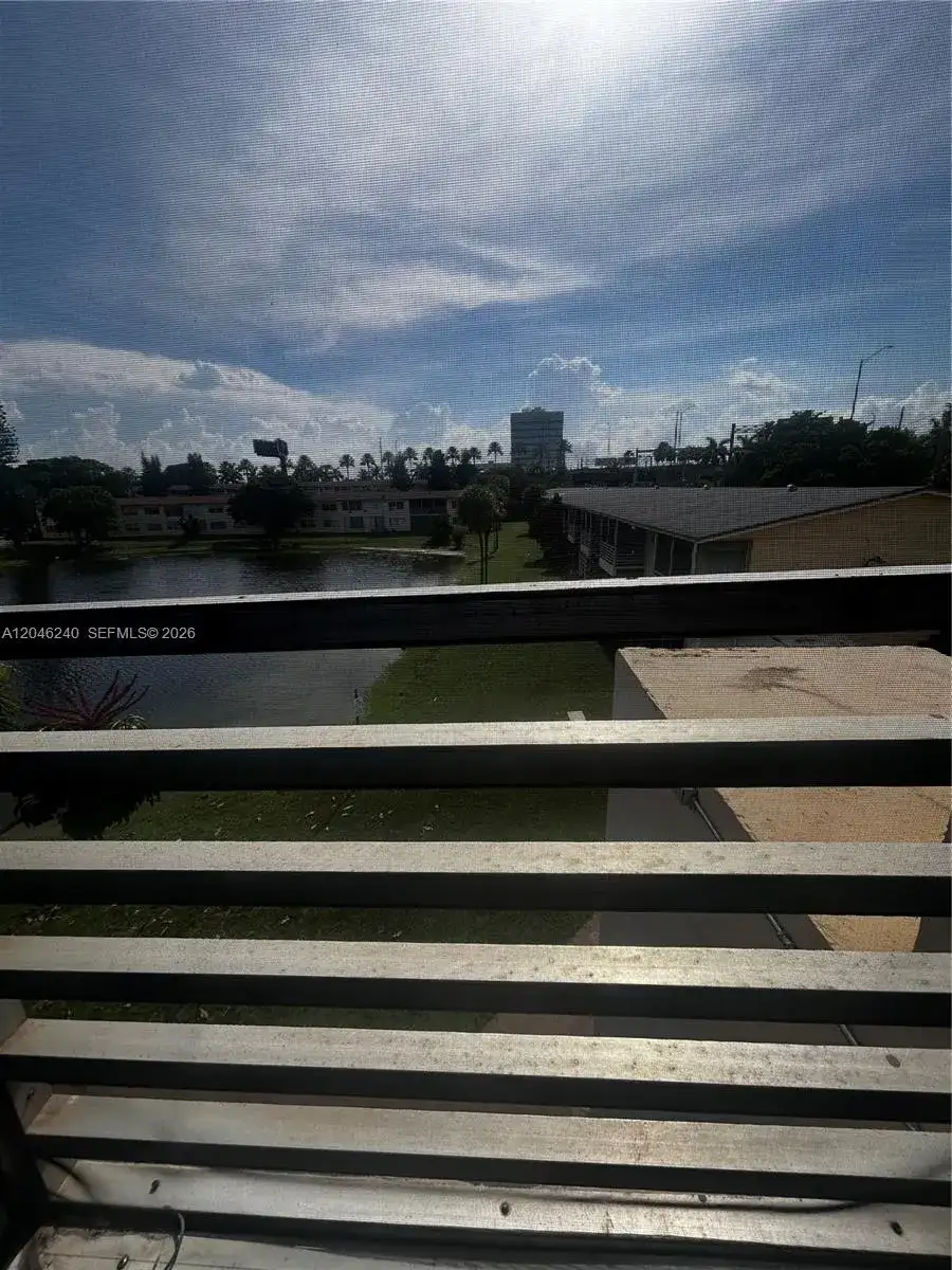 2880 NE 203rd St # B25, Aventura FL 33180 photo 4