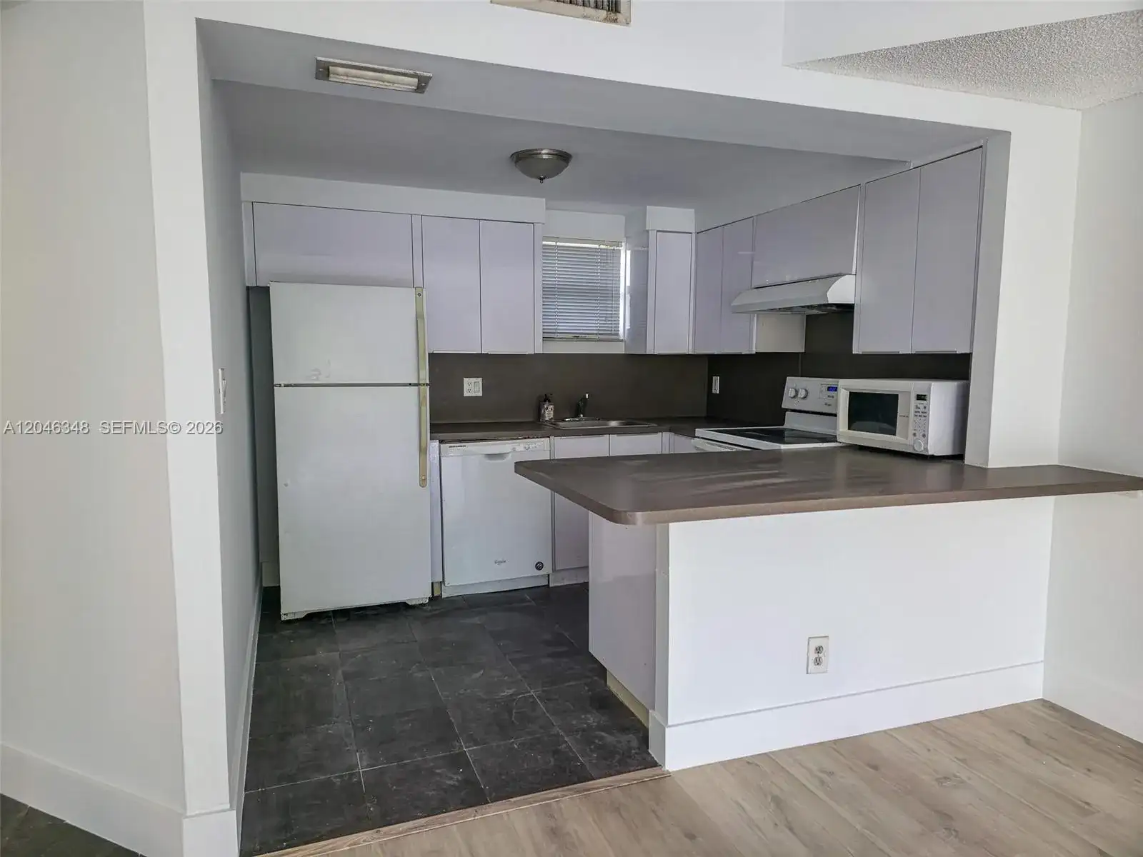 8290 Lake Dr # 422, Doral FL 33166 photo 4