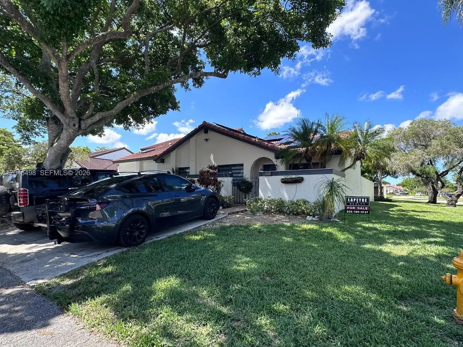 6633 NW 178th Ter, Hialeah FL 33015 photo 2