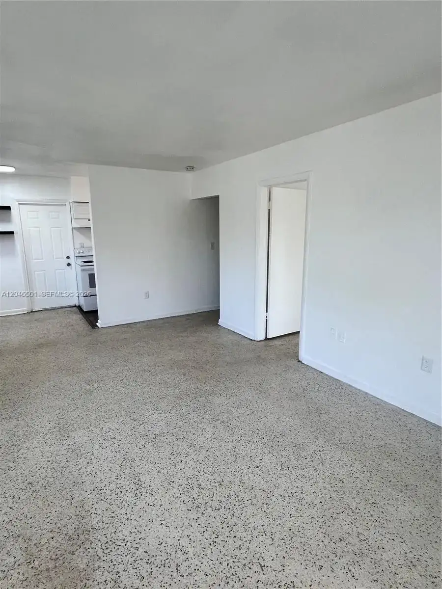 1946 NE 167th St # 1, North Miami Beach FL 33162 photo 4
