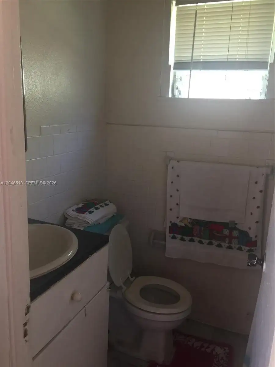 22 SW 11th St, Dania Beach FL 33004 photo 2