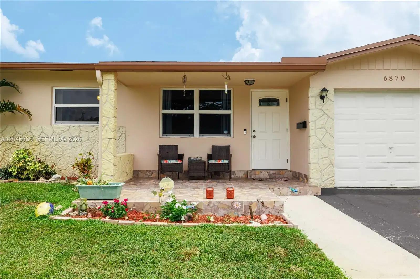 6870 Pershing St, Hollywood FL 33024 photo 3