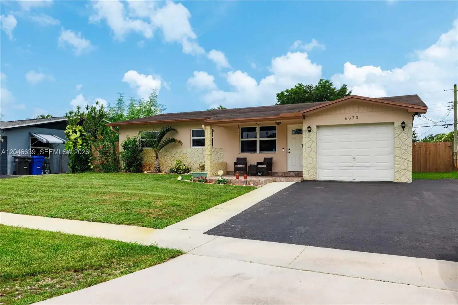 6870 Pershing St, Hollywood FL 33024 photo 4