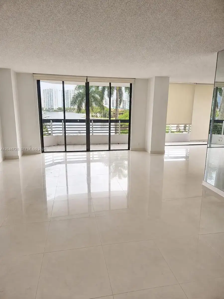 3530 Mystic Pointe Dr # 405, Aventura FL 33180 photo 3