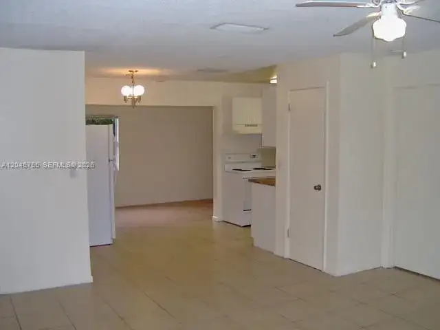 12096 Dolphin Dr, Palm Beach Gardens FL 33410 photo 2