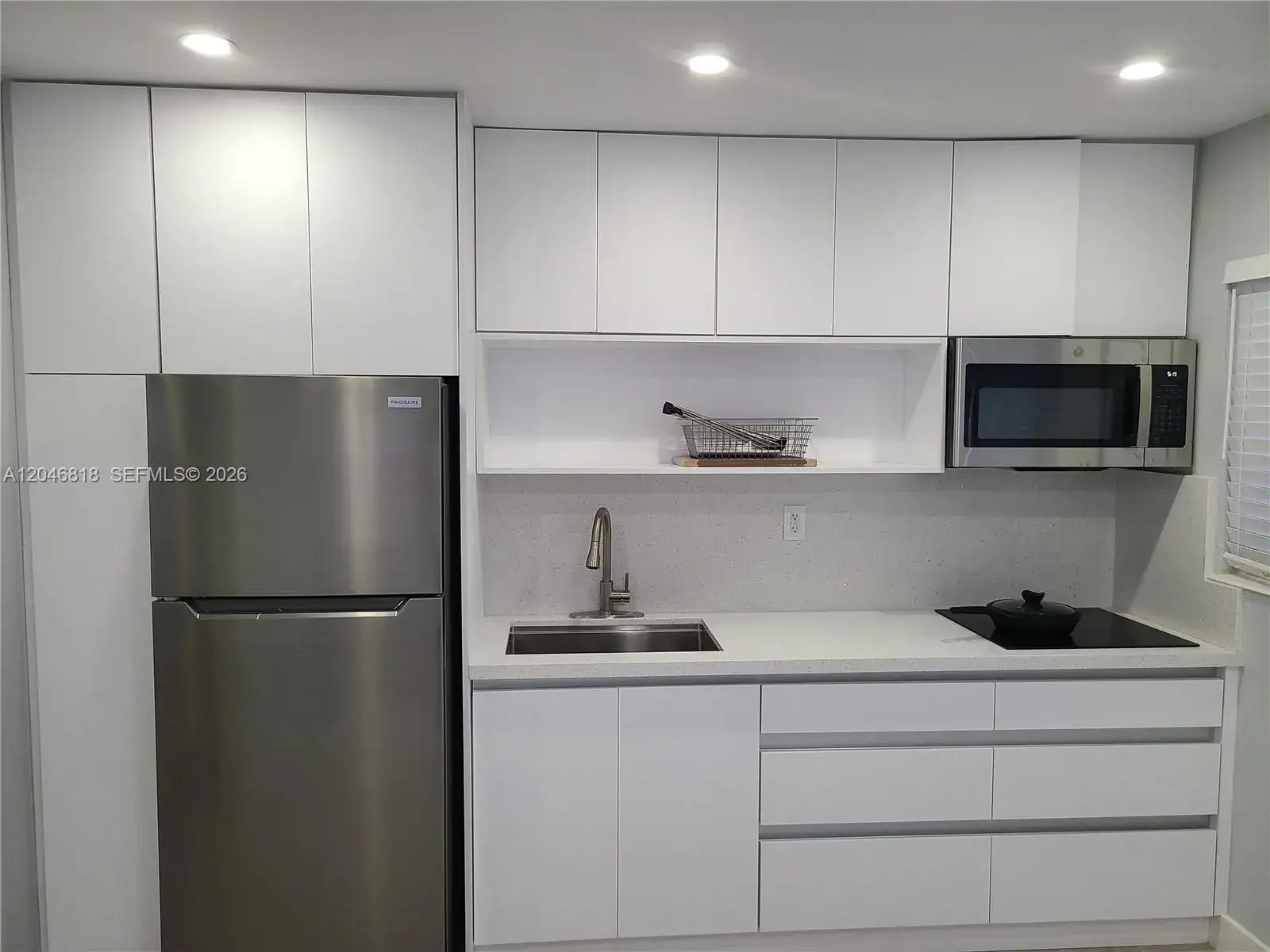 321 Hayes St # 4, Hollywood FL 33019 photo 2