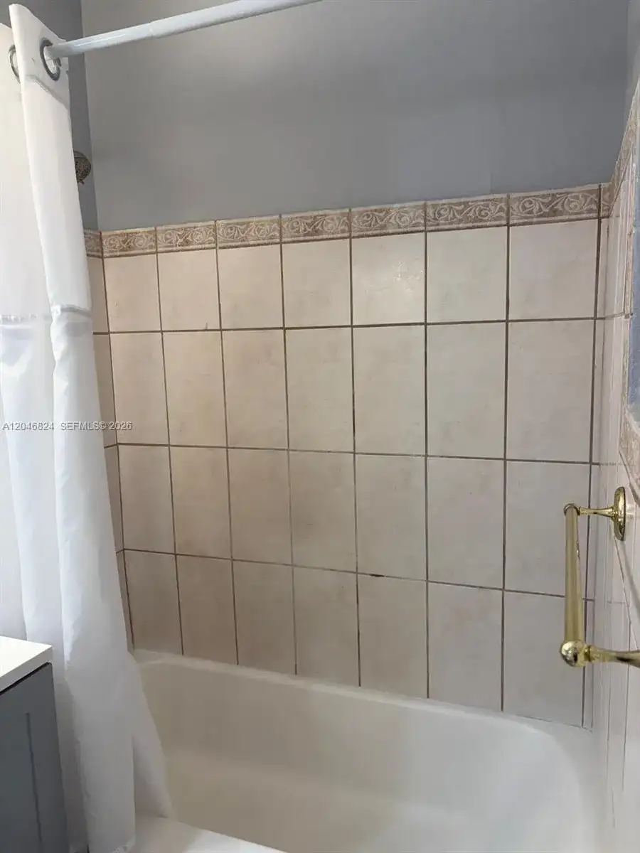 1101 NE 5th St # 1, Hallandale Beach FL 33009 photo 4