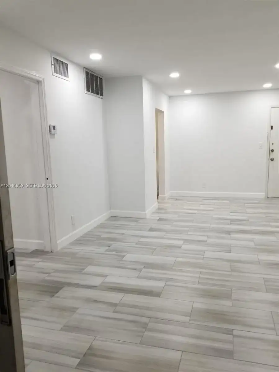 2990 NE 16th Ave # 105, Oakland Park FL 33334 photo 3