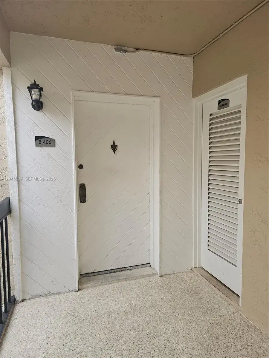 461 Ives Dairy Rd # 2, Miami FL 33179 photo 4