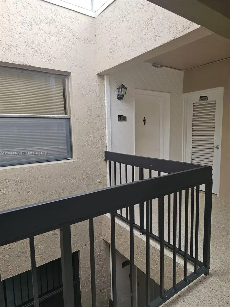 461 Ives Dairy Rd # 2, Miami FL 33179 photo 5