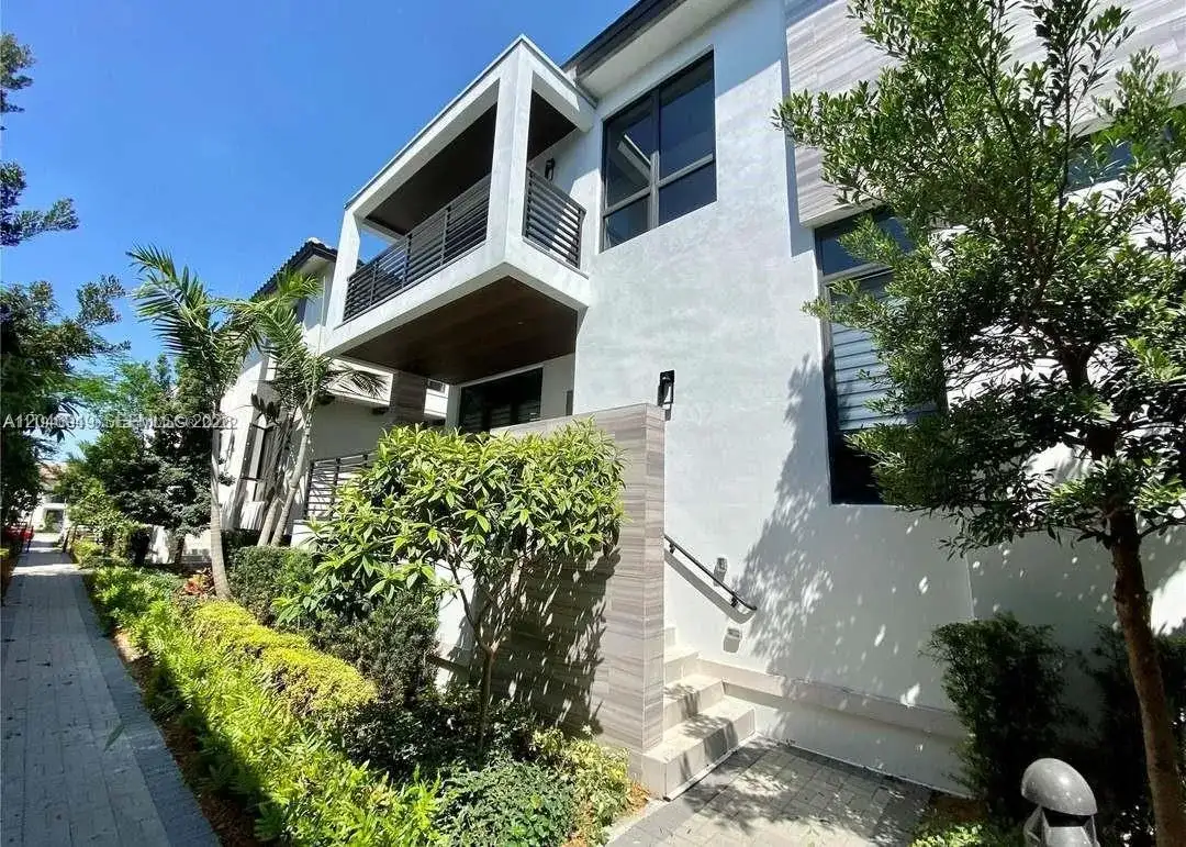 8256 NW 48th ter, Doral FL 33166 photo 2