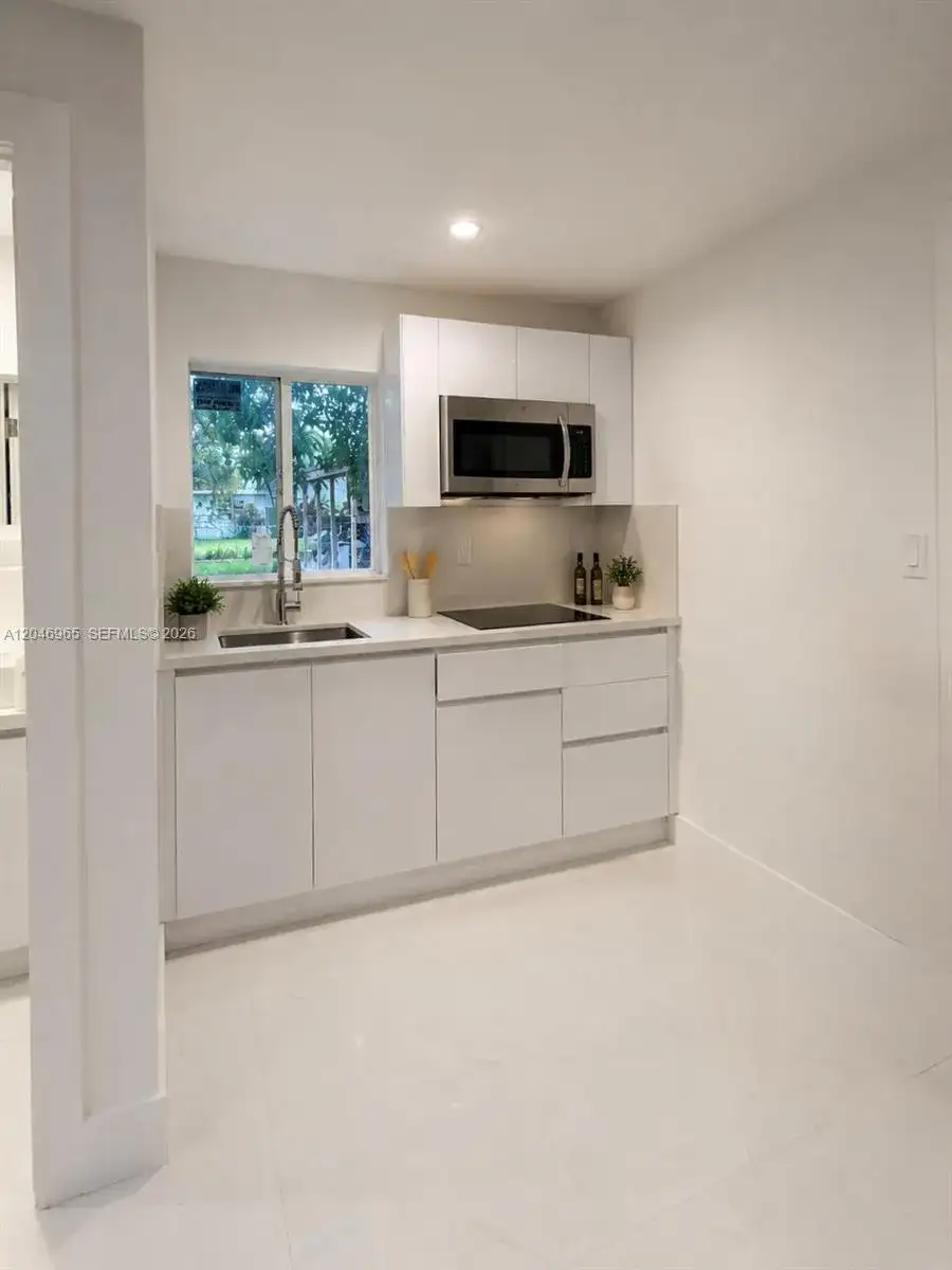 521 NW 33rd Ave # 1, Miami FL 33125 photo 5