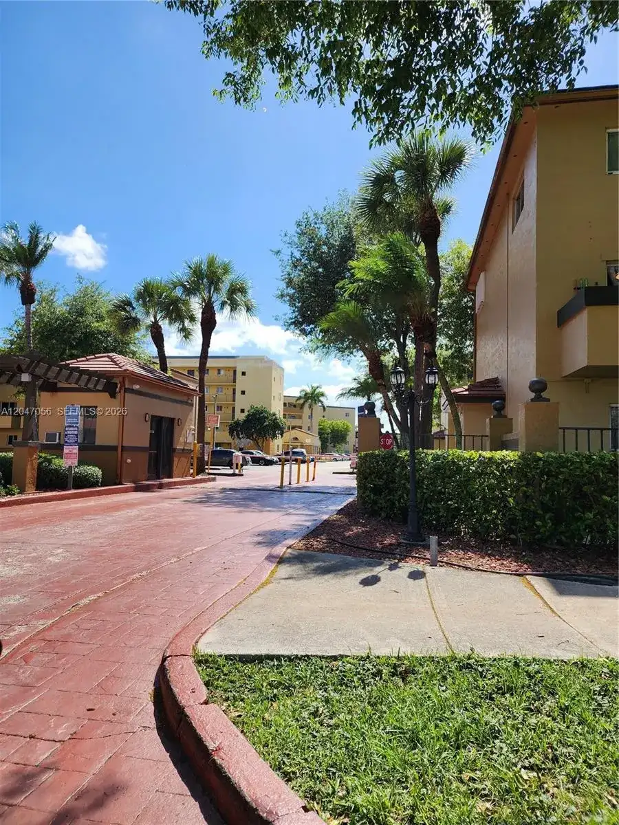 14901 SW 82nd Ter # 103, Miami FL 33193 photo 5