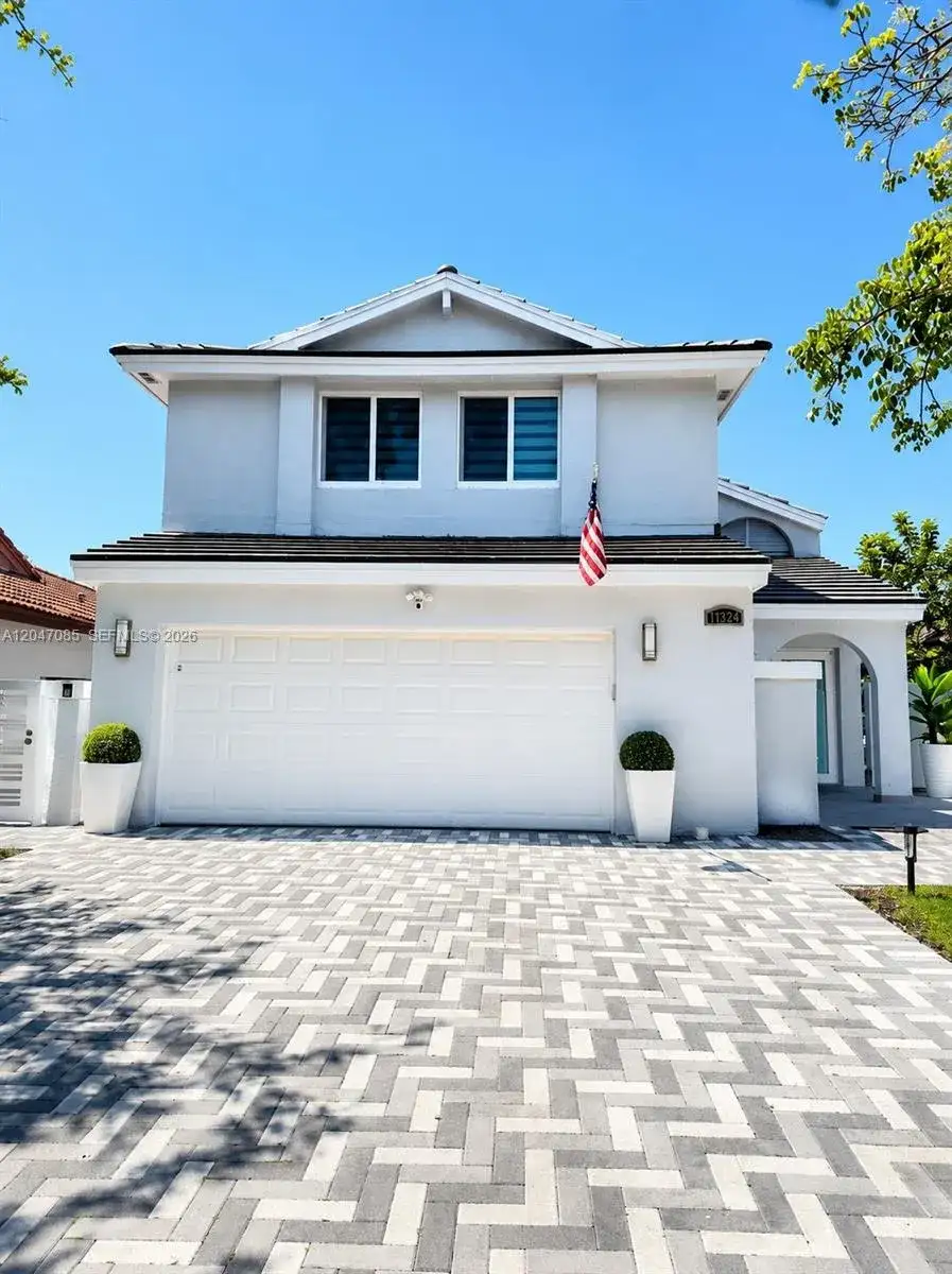 17324 NW 63rd Ave, Hialeah FL 33015 photo 2