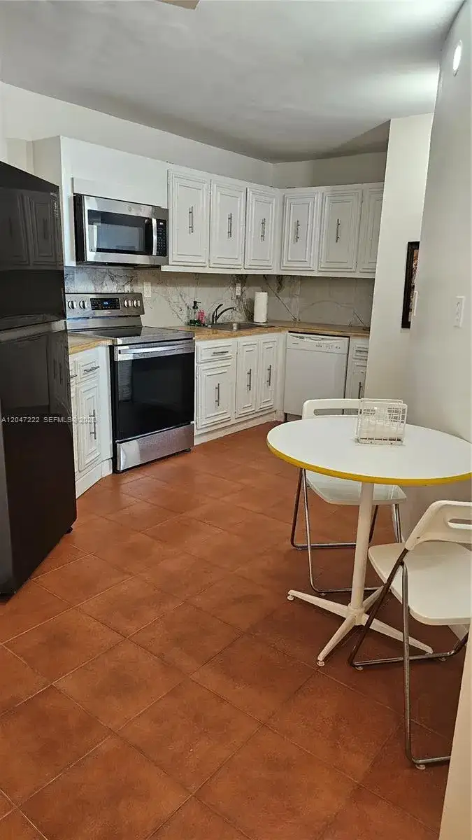 800 Parkview Dr # 912, Hallandale Beach FL 33009 photo 3