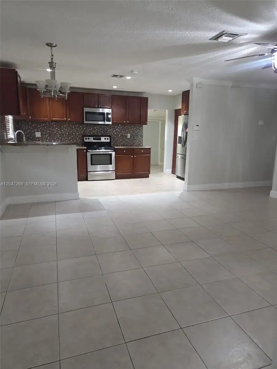 6118 Royal Palm Blvd, Margate FL 33063 photo 2
