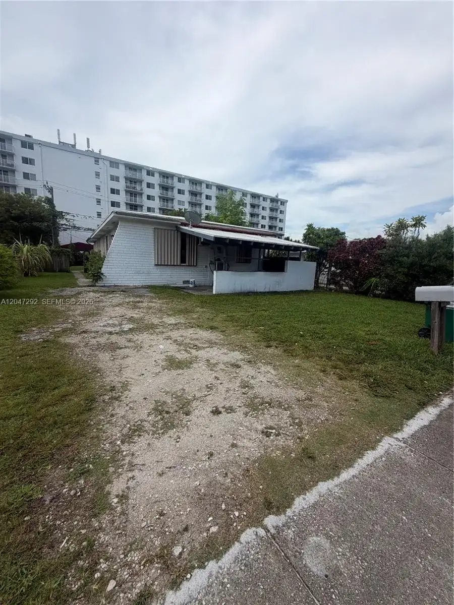1258 NE 109th St, Miami FL 33161 photo 3