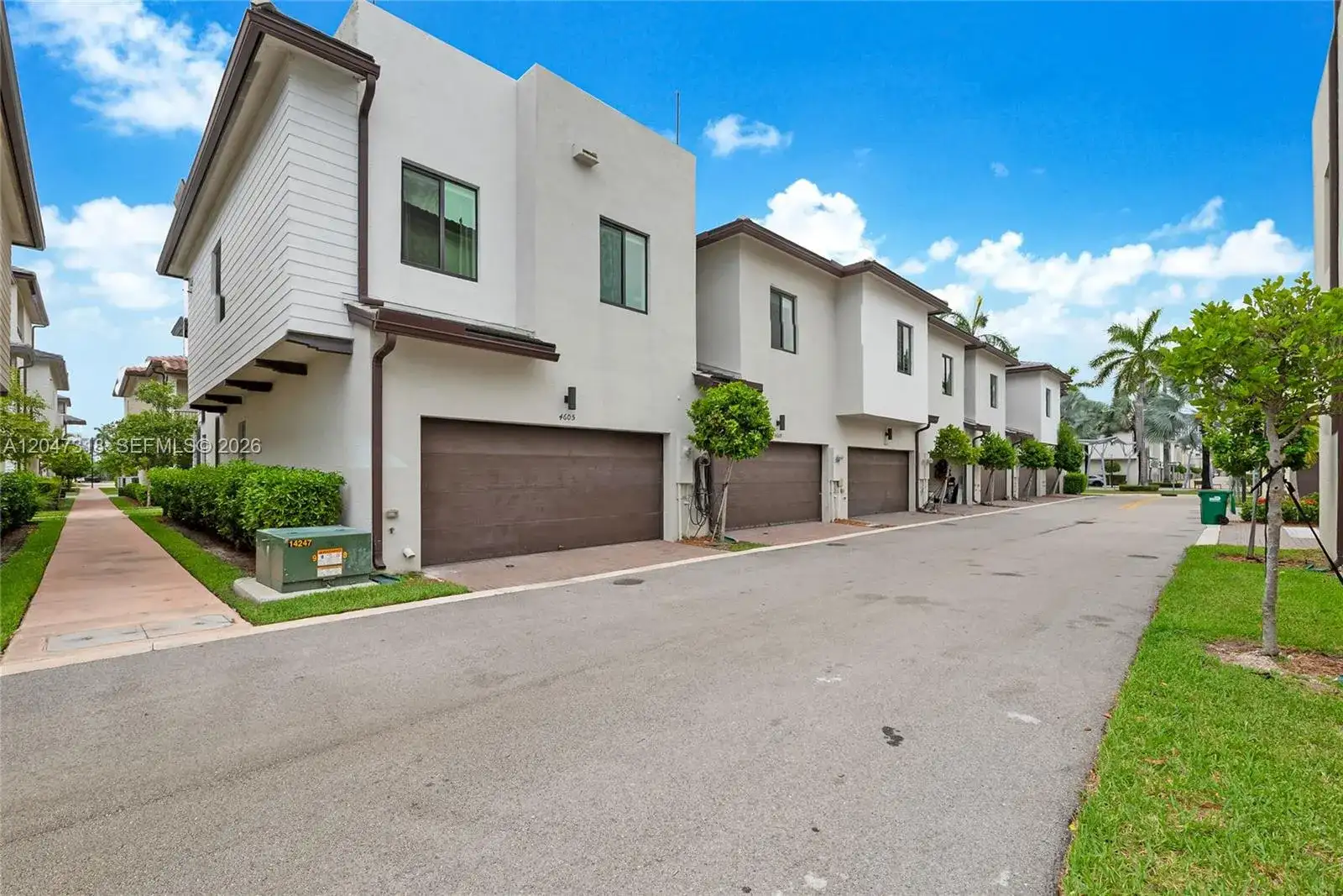 4605 NW 83rd Path, Doral FL 33166 photo 2