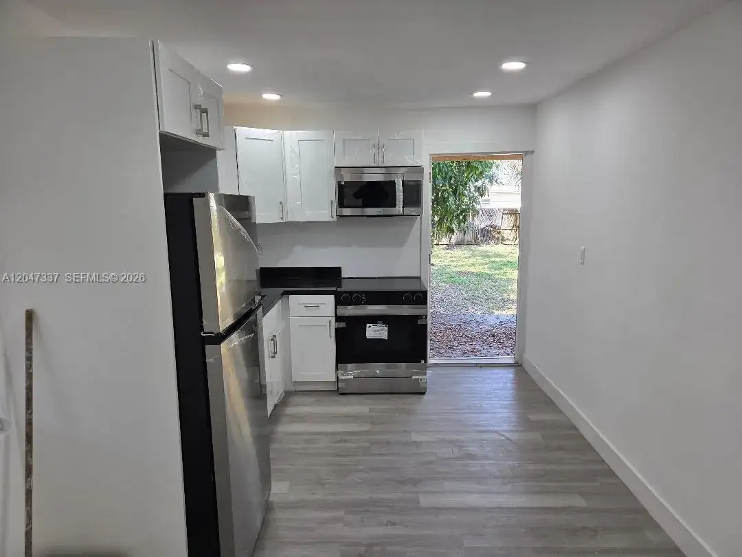 2911 NW 30th St, Miami FL 33142 photo 4
