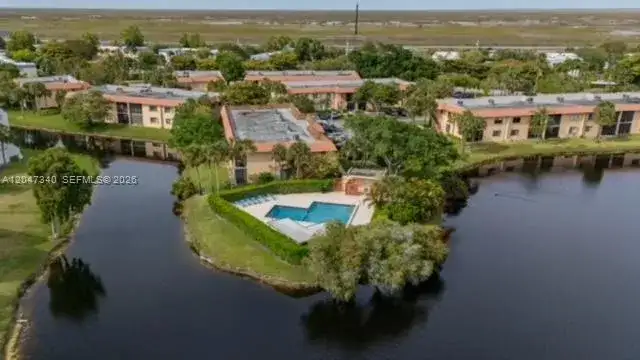 182 Lakeview Dr # 204, Weston FL 33326 photo 2