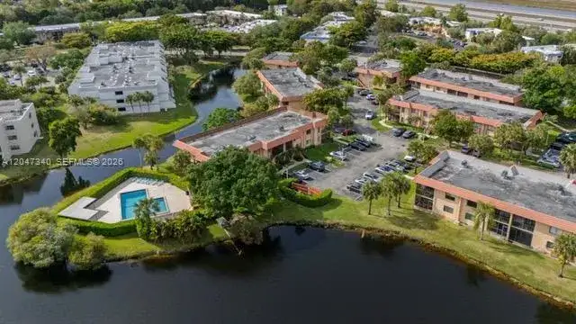 182 Lakeview Dr # 204, Weston FL 33326 photo 4