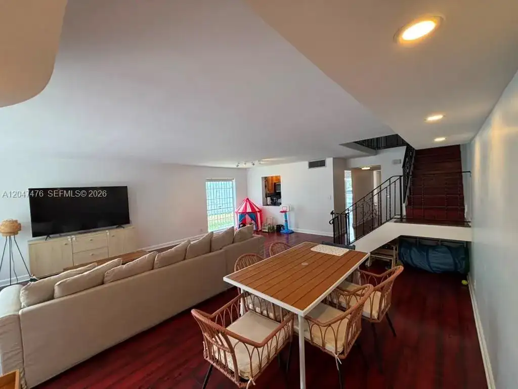 926 NE 27th Ave # 926, Hallandale Beach FL 33009 photo 4