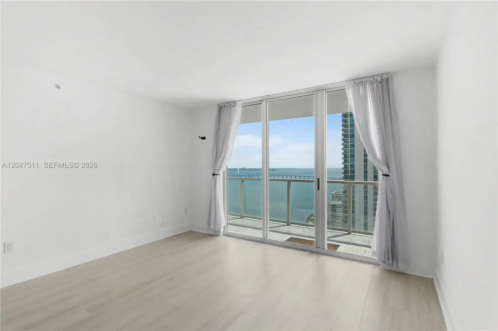 1155 Brickell Bay Dr # 3105, Miami FL 33131 photo 2