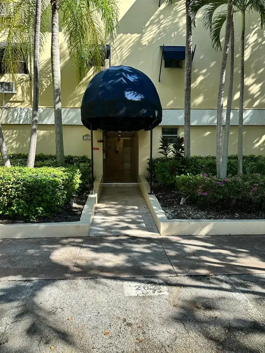 427 Santander Ave # 205, Coral Gables FL 33134 photo 2