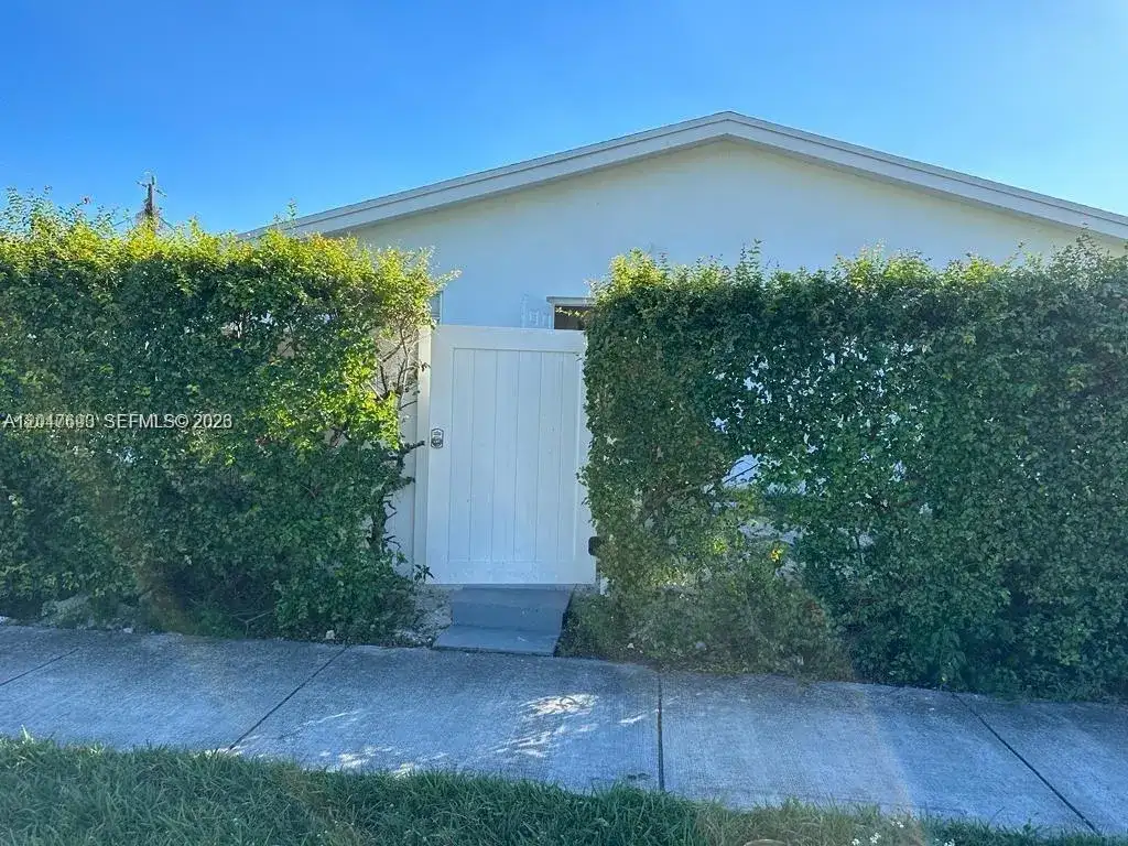 301 9th St # 1, Hallandale Beach FL 33009 photo 2