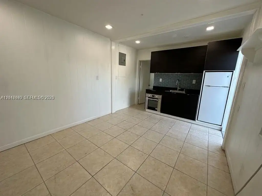 301 9th St # 1, Hallandale Beach FL 33009 photo 3