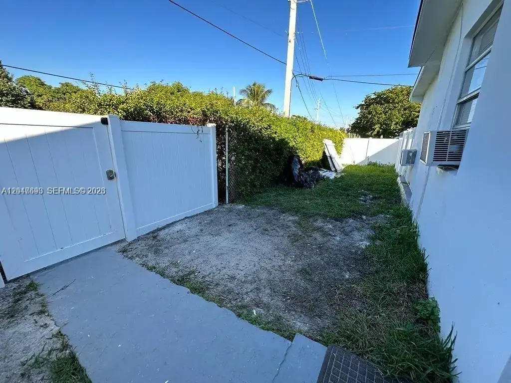 301 9th St # 1, Hallandale Beach FL 33009 photo 4