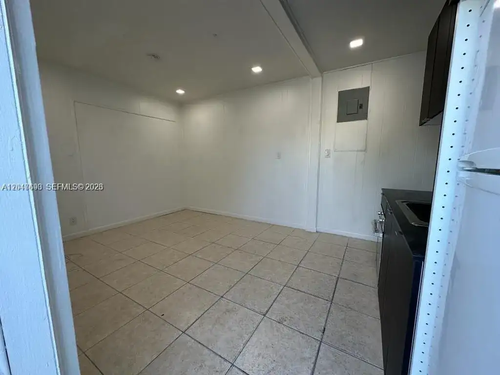 301 9th St # 1, Hallandale Beach FL 33009 photo 5