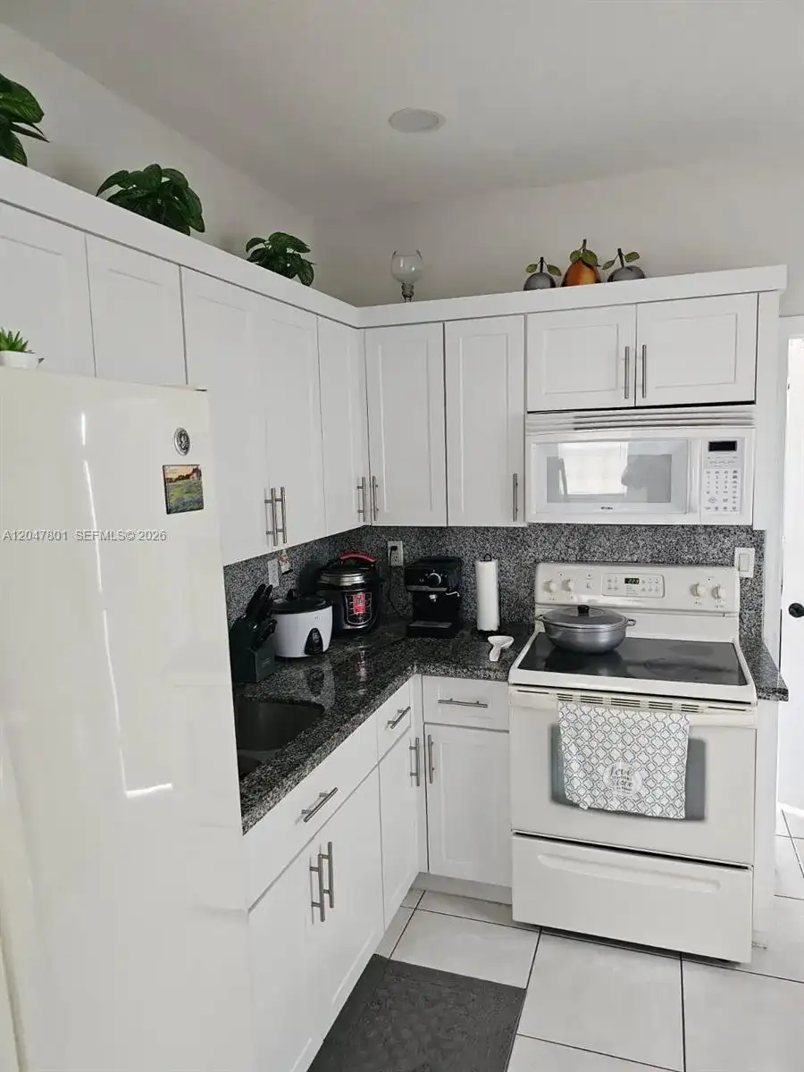 7565 N Augusta Dr # 7567, Hialeah FL 33015 photo 4
