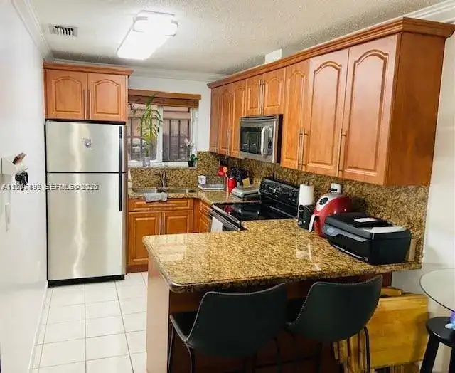 8075 NW 8th St # 6, Miami FL 33126 photo 2