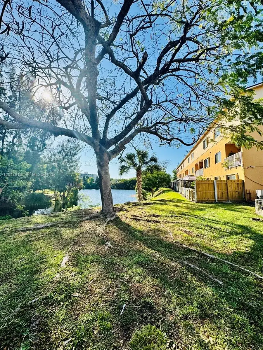 6245 Kendale Lakes Cir # 208, Miami FL 33183 photo 2