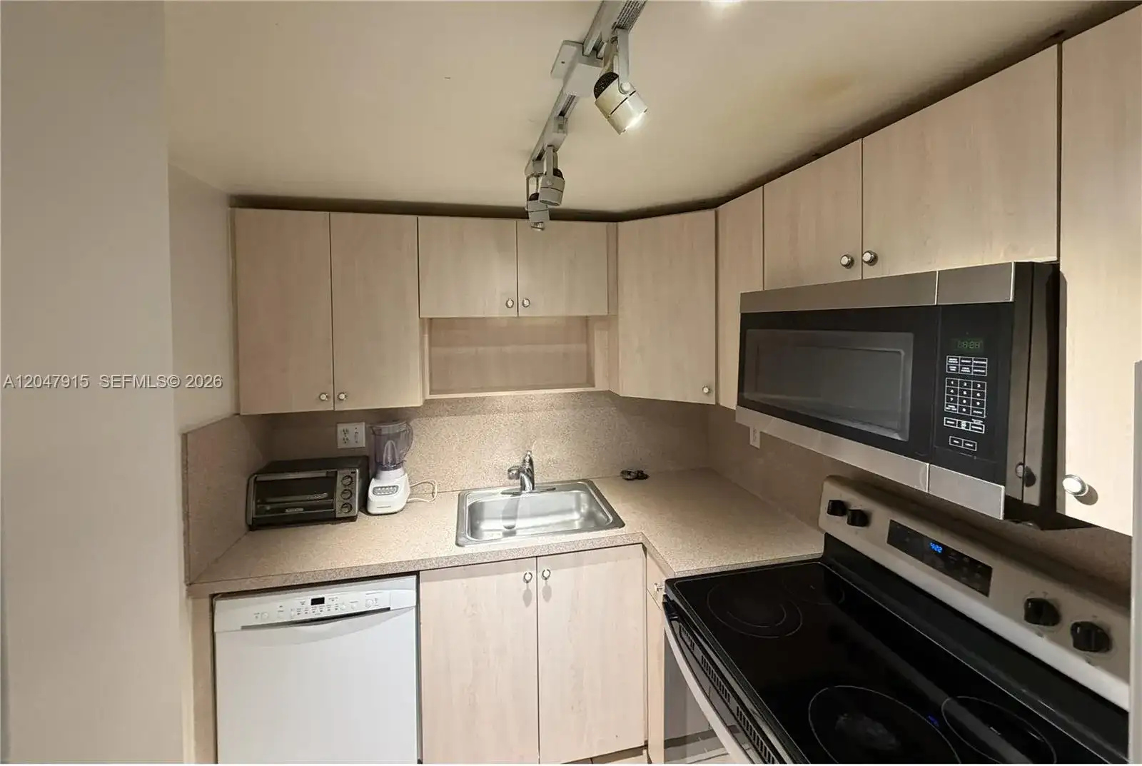 1205 Mariposa Ave # 413, Coral Gables FL 33146 photo 5