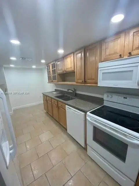 18061 Biscayne Blvd, Aventura FL 33160 photo 4