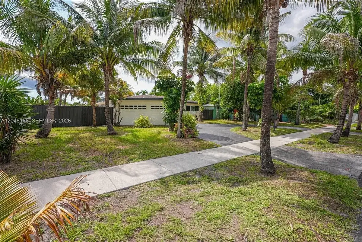 19531 NW 1st Pl, Miami Gardens FL 33169 photo 3