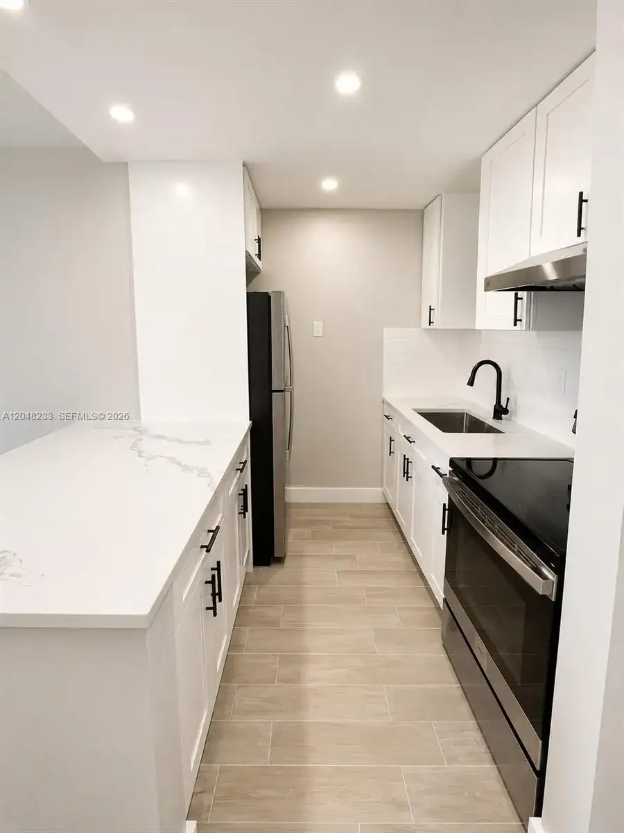 1530 SW 2nd St # 307, Miami FL 33135 photo 2