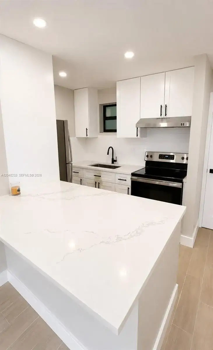 1530 SW 2nd St # 307, Miami FL 33135 photo 4